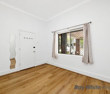 Spacious four bedroom house in perfect position - Photo 3