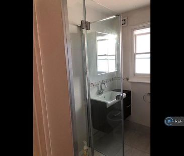 3 bedroom flat to rent - Photo 1