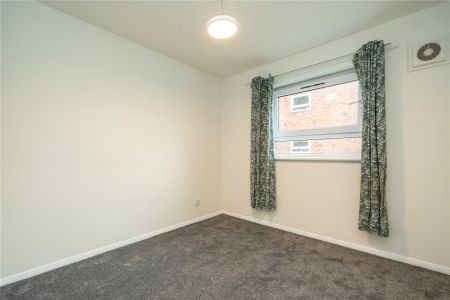 Addlestone Park, Addlestone, Surrey, KT15 - Photo 4