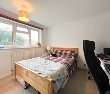 2 bed end of terrace house to rent in Basemoors, Bracknell, Berkshi... - Photo 2