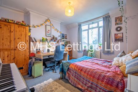4 Bedroom Semi-Detached House for rent in Ash Road - Photo 2
