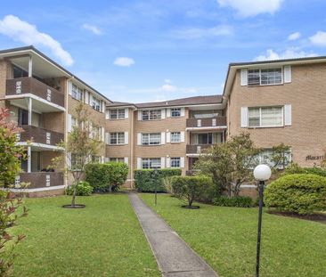 Beautifully Updated Apartment in Convenient Location ** Available 1... - Photo 5