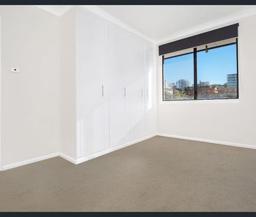 Top Floor Living Moments from Wollongong Harbour - Photo 2