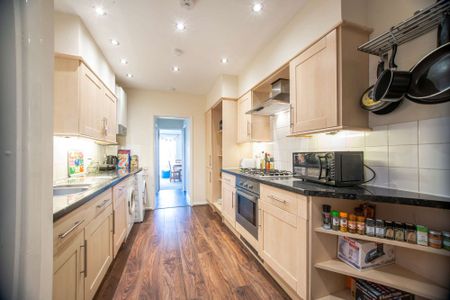 Perfectly located house on Coburn Street - Photo 3