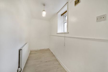 14a, Victoria Road North, Southsea - Photo 3