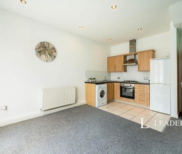 2 bedroom flat to rent - Photo 2