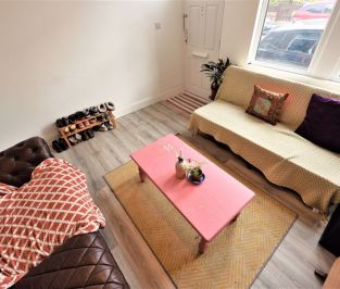 4 bedroom House in Gordon Terrace, Leeds - Photo 2