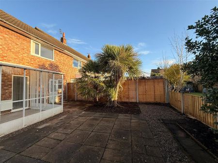 2 bedroom end of terrace house to rent - Photo 3