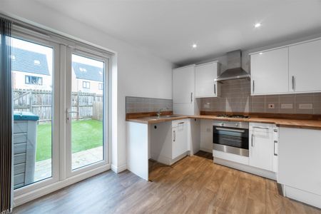 3 bed town house to rent in Greville Gardens, Great Park, NE13 - Photo 2