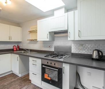 2 bedroom coach house to rent - Photo 4