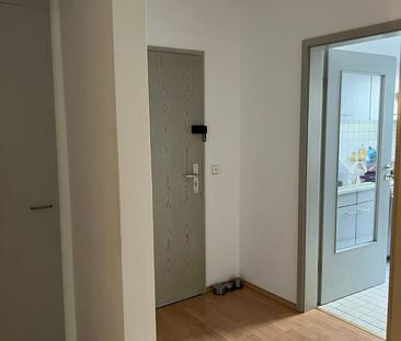 2-Zimmer-Wohnung in zentraler Lage mit Balkon / TG-Stellplatz - Foto 1