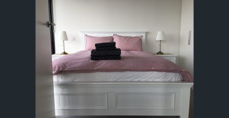 Fully furnished spacious apartment with beautiful views - Photo 4