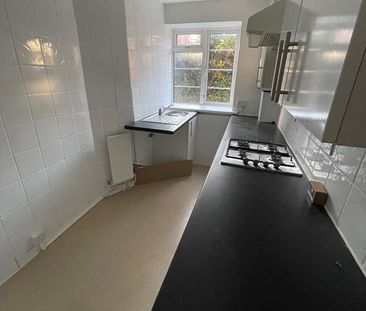 3 Bed Flat, Holmbury Court, SW17 - Photo 1