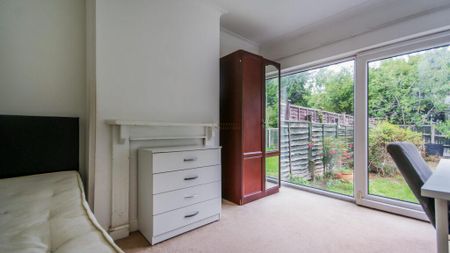 4 bedroom semi-detached house to rent - Photo 5