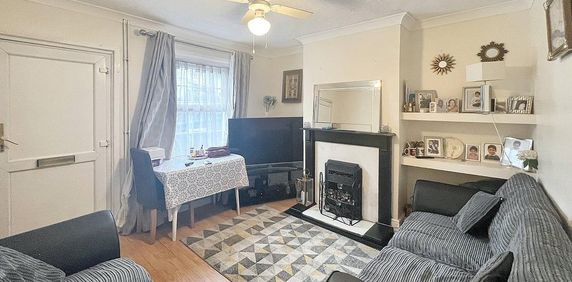 2 bedroom terraced house to rent - Photo 2