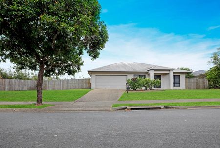 Modern Family Home in Quiet Gordonvale Location - Photo 4