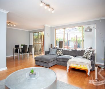 EASY LIVING - ITS WHATS ON THE INSIDE THAT COUNTS - Photo 2