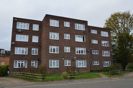 Arborfield Close, Slough, Berkshire,SL1 - Photo 5