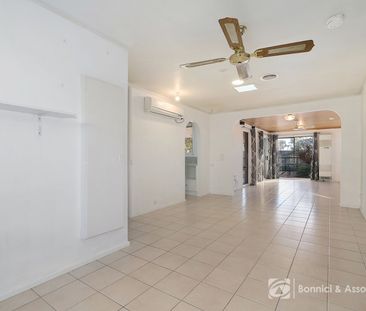 SPACIOUS HOME WITH EXCELLENT ENTERTAINING SPACES - Photo 2