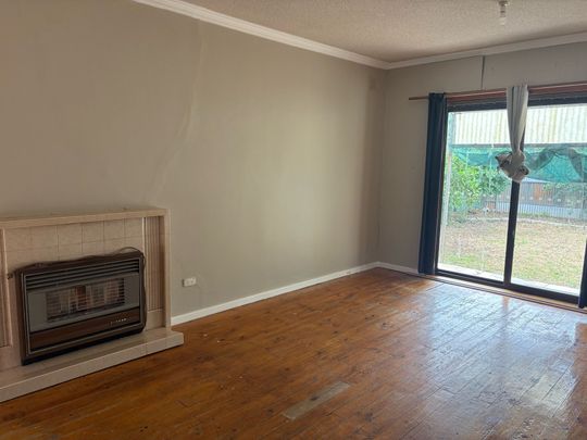 Cosy 3-Bedroom Home with Garage in Davoren Park - Photo 1