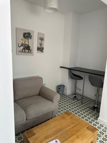 4 bedroom private hall to rent - Photo 2