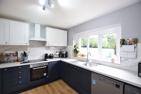 3 bedroom semi-detached house to rent - Photo 2
