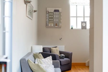 1 bedroom semi-detached house to rent - Photo 2