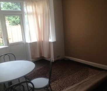 FOUR BEDROOM-2 BATHROOMS-NEWLY REFURBISHED-5 MINS FROM BCU-£75 P/W... - Photo 3
