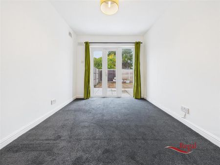 4 bedroom semi-detached house to rent - Photo 3