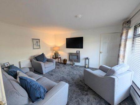 27 Carrickmannin Gardens, Bangor, BT19 1SX - Photo 2