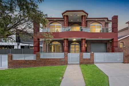 Spacious Family Residence! - Photo 2