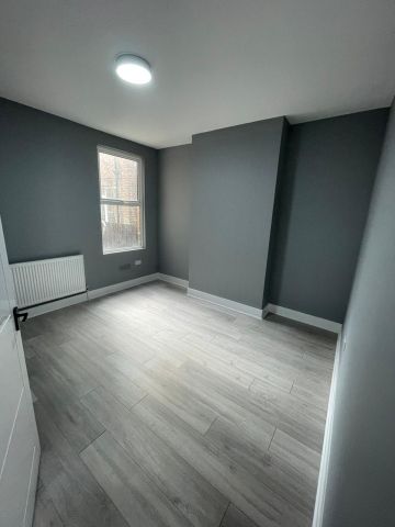 2 Bed Flat, Deacon Road, NW2 - Photo 3