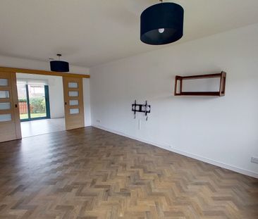 4 bedroom detached house to rent - Photo 3