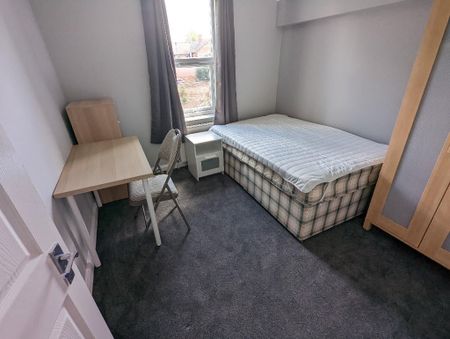 Room in a Shared House, Palmer Park Avenue, RG6 - Photo 3