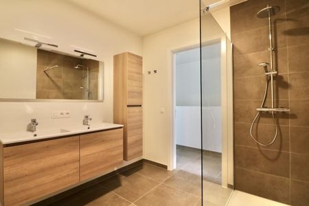 Nieuwbouwwoning met 4 slp, tuin en autostaanplaats in het Edward Poppe Woonpark voor 1.195 EUR/mmnd - Foto 5