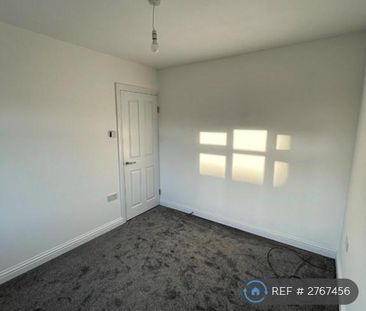 3 bedroom semi-detached house to rent - Photo 6