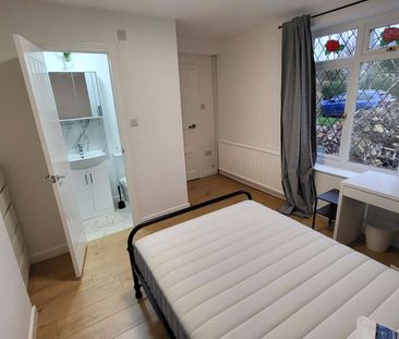Newly Refurbished Cosy Home - Ensuite Rooms - high standard Room 1 - Photo 6