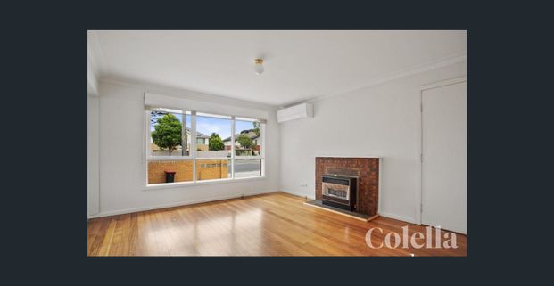 Charming 3-Bedroom Home in a Prime Bayside Location - Photo 1