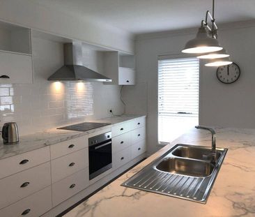 Modern family home - Photo 4