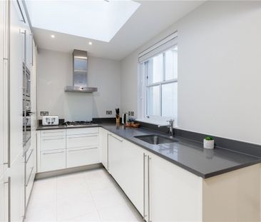 A stunning two bedroom apartment that has been refurbished to a very high standard throughout. - Photo 5