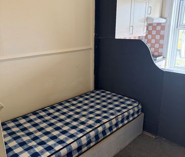 Room in a Shared House, Stuart Crescent, N22 - Photo 2