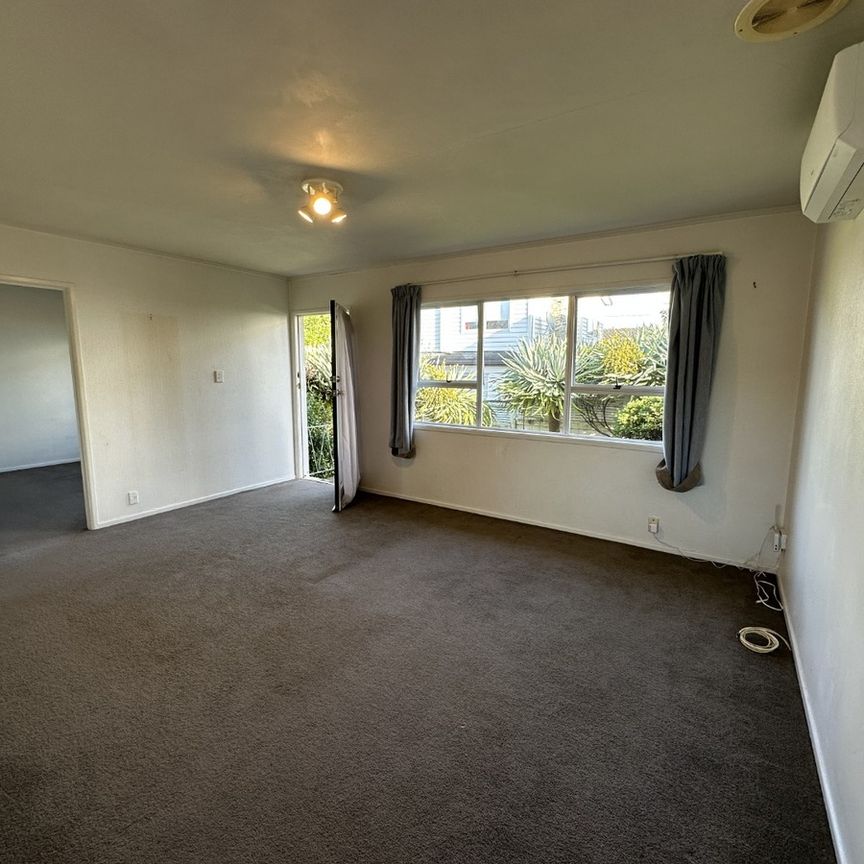 Onehunga Convenience Central - Photo 1