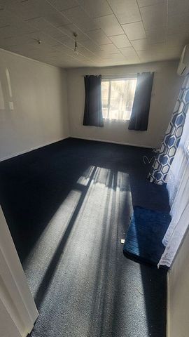 Tidy, centra city unit, Massey side of town, - Photo 4