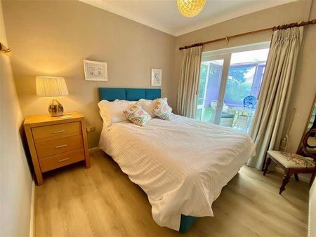 Orchard Drive, Dan Y Graig, Porthcawl, Bridgend, CF36 - Photo 5