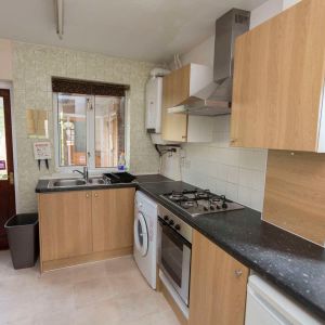 6-Bed Student Pad | Super Close to Warwick Uni Room 2 - Photo 3