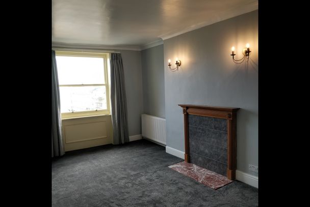 1 Bed Flat, Regency Square, BN1 - Photo 1