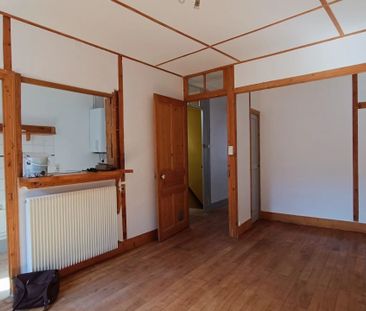 Location Appartement 2 pièces 47 m2 à Lons-le-Saunier - Photo 3