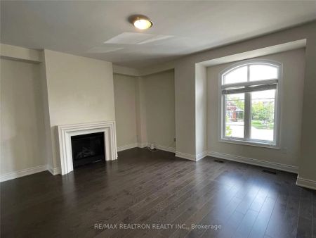 Property For Lease | W9048796 - Photo 5