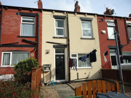 2 bedroom terraced house to rent - Photo 2