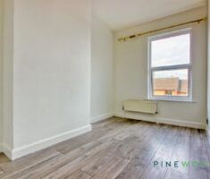 3 BEDROOM House - End Terrace - Photo 1